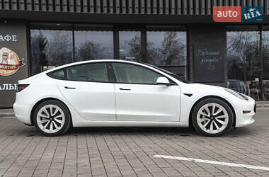 Седан Tesla Model 3 2021 в 