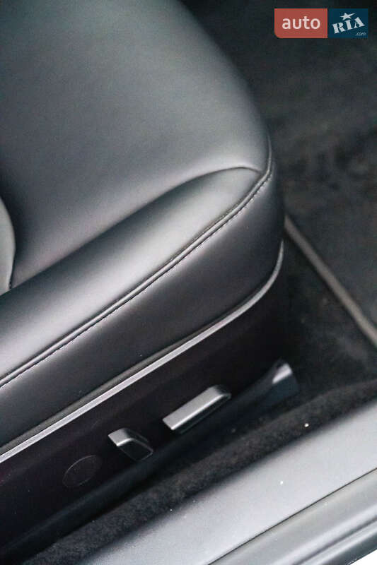 Седан Tesla Model 3 2021 в Ужгороді