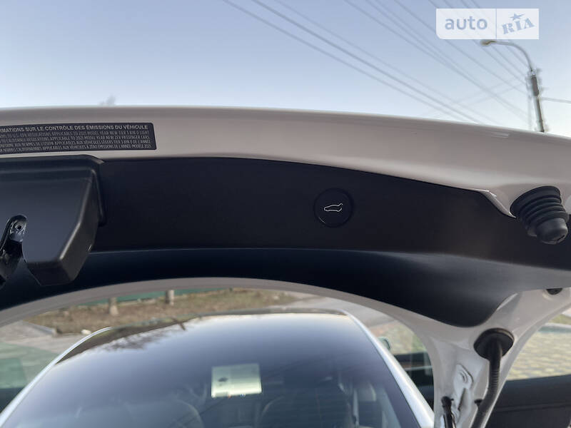 Седан Tesla Model 3 2021 в Львове