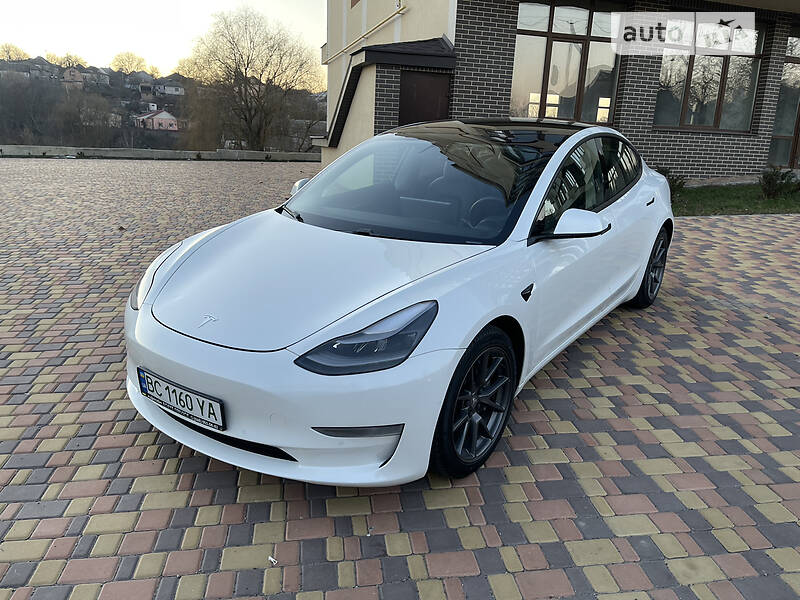 Седан Tesla Model 3 2021 в Львове