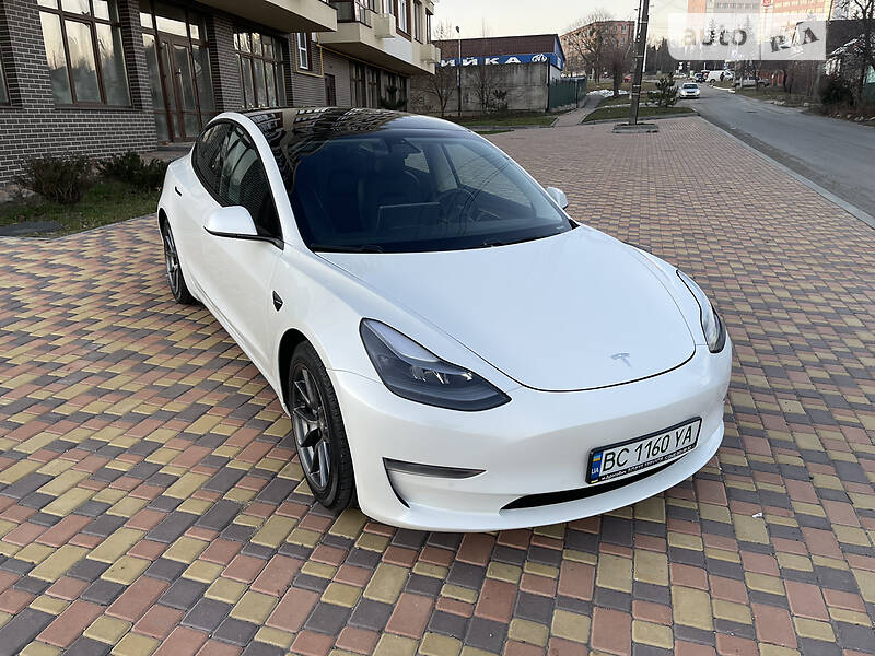 Седан Tesla Model 3 2021 в Львове