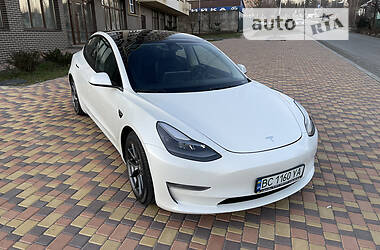 Седан Tesla Model 3 2021 в 