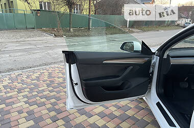 Седан Tesla Model 3 2021 в 