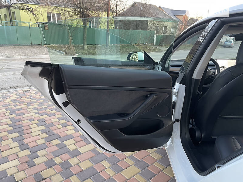 Седан Tesla Model 3 2021 в Львове
