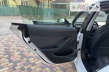 Седан Tesla Model 3 2021 в 