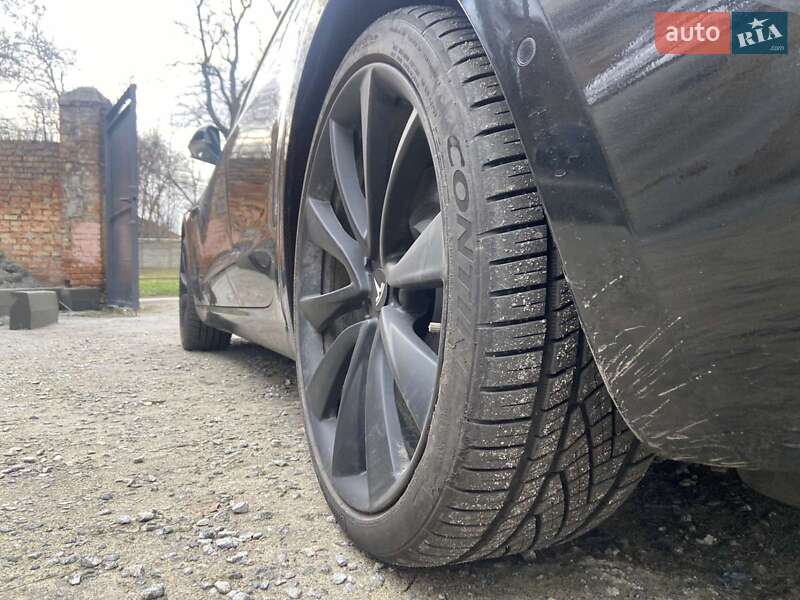 Седан Tesla Model 3 2019 в Дніпрі