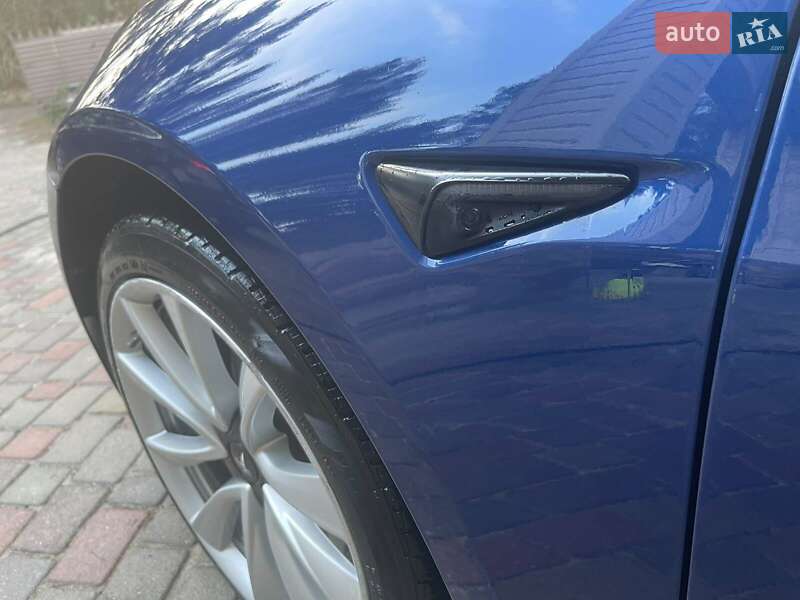 Седан Tesla Model 3 2020 в Львові