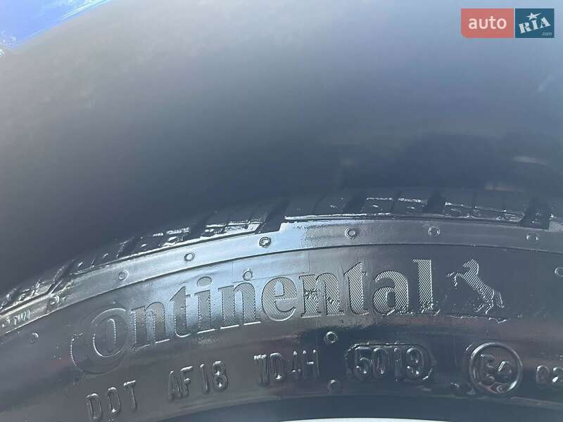 Седан Tesla Model 3 2020 в Львові