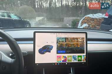 Седан Tesla Model 3 2020 в Львові