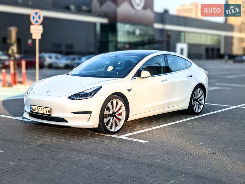 Седан Tesla Model 3 2019 в Киеве