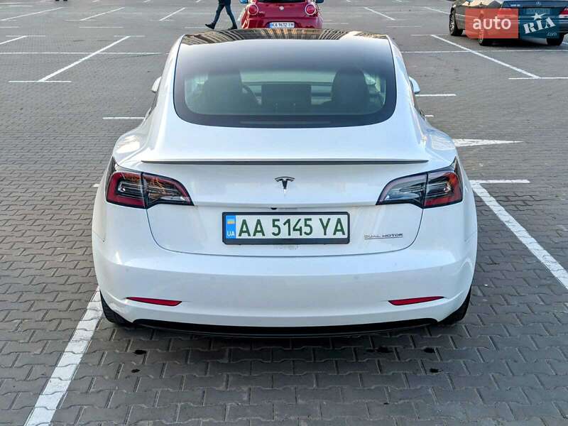 Седан Tesla Model 3 2019 в Киеве