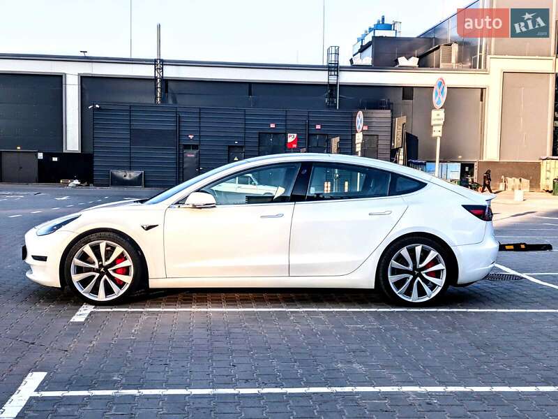Седан Tesla Model 3 2019 в Киеве