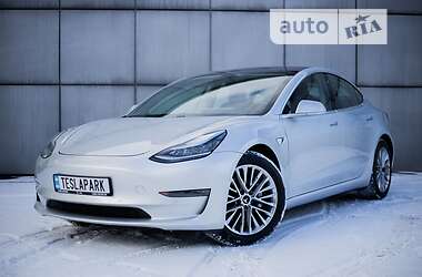 Седан Tesla Model 3 2018 в Киеве