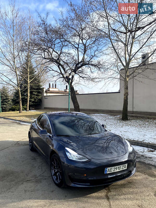 Седан Tesla Model 3 2018 в Дніпрі