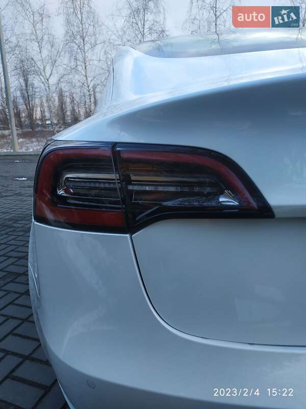 Седан Tesla Model 3 2019 в Кременчуці