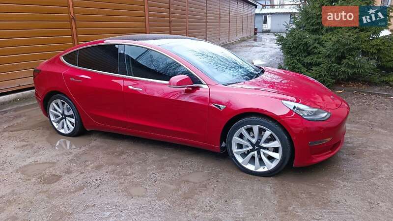 Седан Tesla Model 3 2018 в Киеве