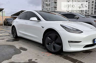 Седан Tesla Model 3 2018 в Вишневом