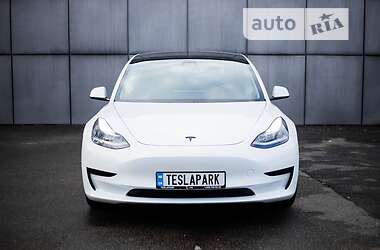 Седан Tesla Model 3 2021 в 