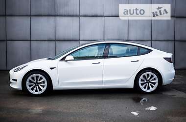 Седан Tesla Model 3 2021 в 