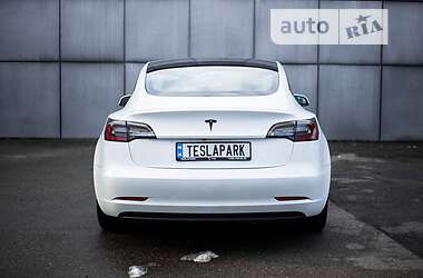 Седан Tesla Model 3 2021 в 