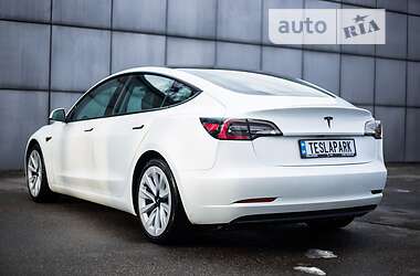 Седан Tesla Model 3 2021 в 