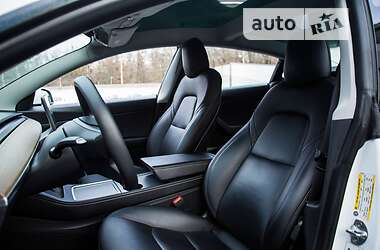 Седан Tesla Model 3 2021 в 