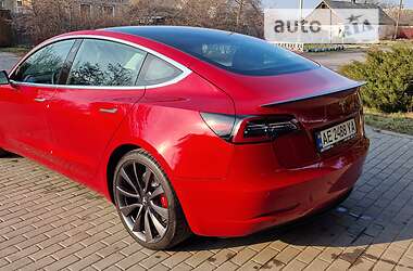 Седан Tesla Model 3 2019 в Дніпрі