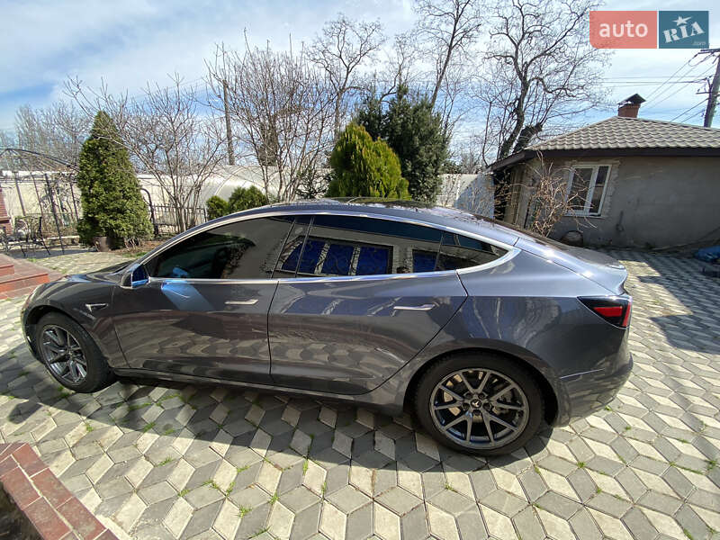 Седан Tesla Model 3 2018 в Одесі