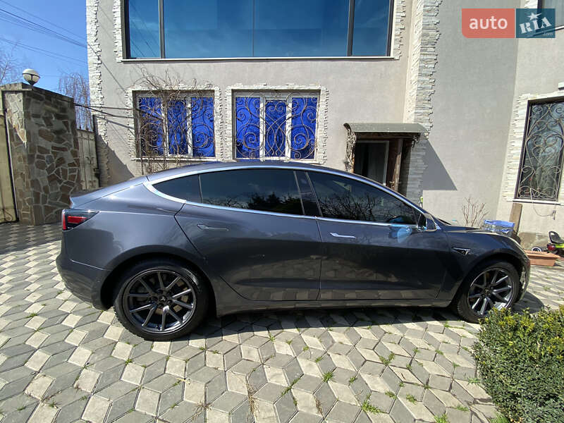 Седан Tesla Model 3 2018 в Одесі