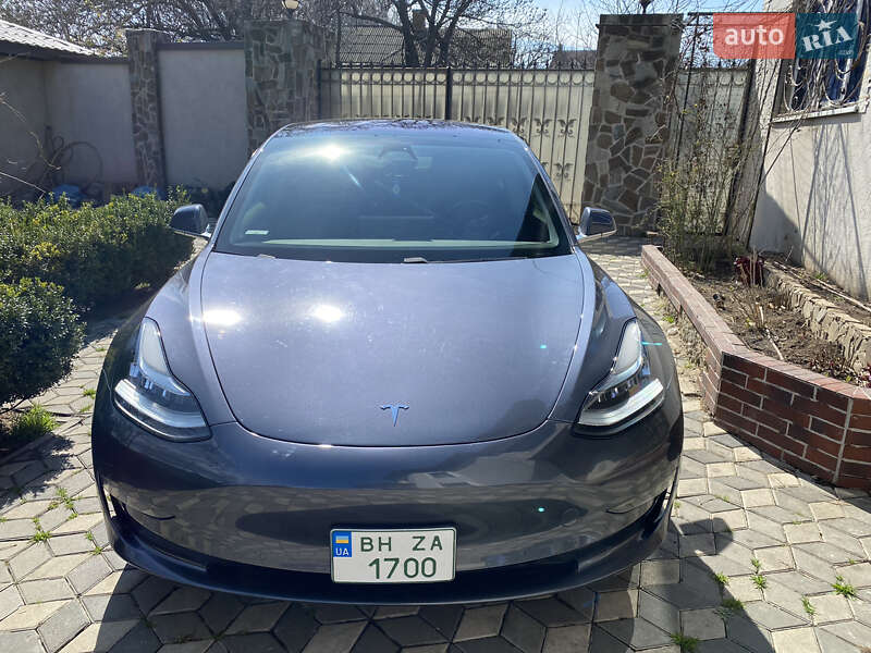 Седан Tesla Model 3 2018 в Одесі