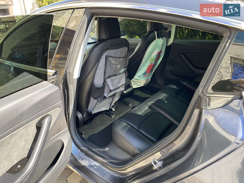 Седан Tesla Model 3 2018 в Одесі