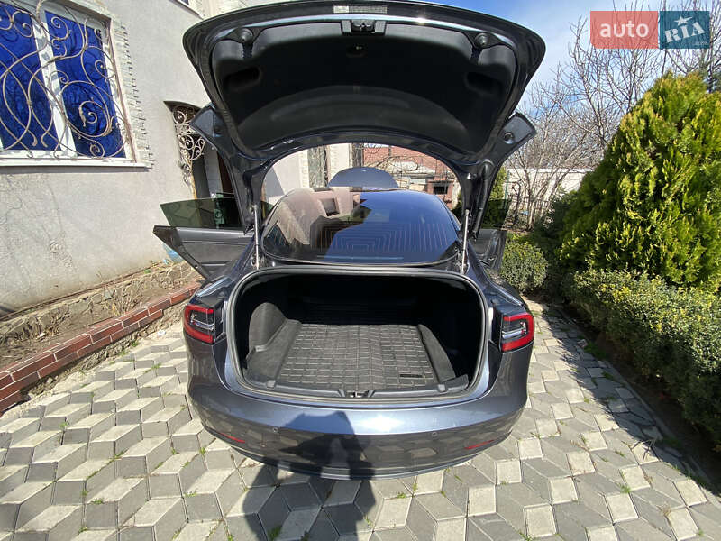 Седан Tesla Model 3 2018 в Одесі