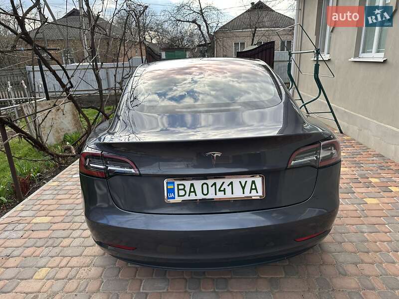 Седан Tesla Model 3 2018 в Кропивницком