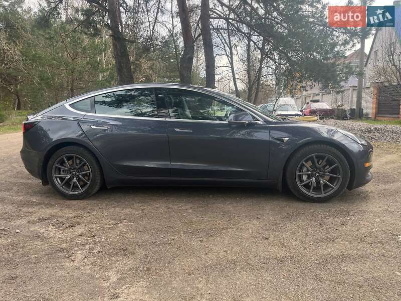 Седан Tesla Model 3 2018 в Киеве