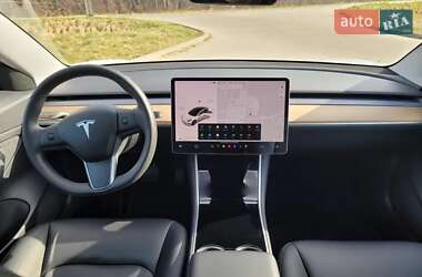 Седан Tesla Model 3 2020 в 
