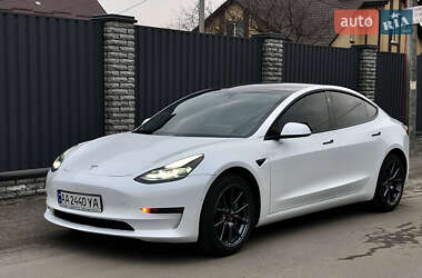 Седан Tesla Model 3 2021 в 