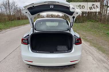 Седан Tesla Model 3 2021 в 