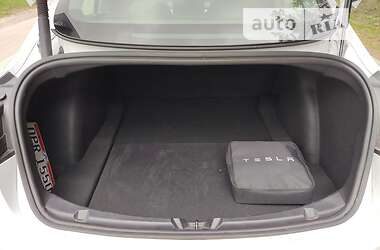 Седан Tesla Model 3 2021 в 
