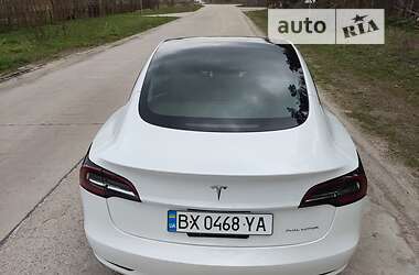 Седан Tesla Model 3 2021 в 