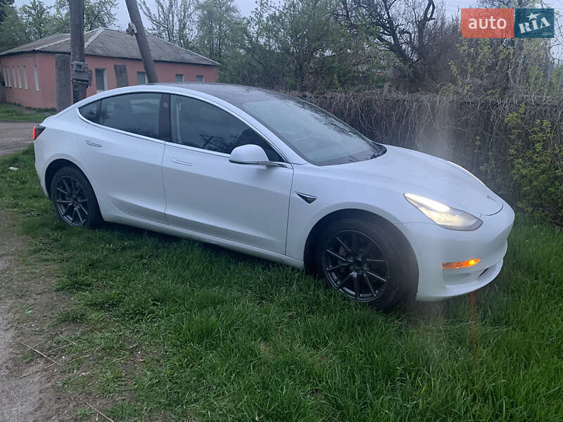Седан Tesla Model 3 2020 в Харкові