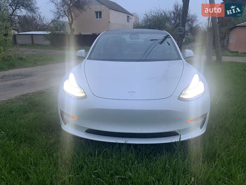 Седан Tesla Model 3 2020 в Харкові