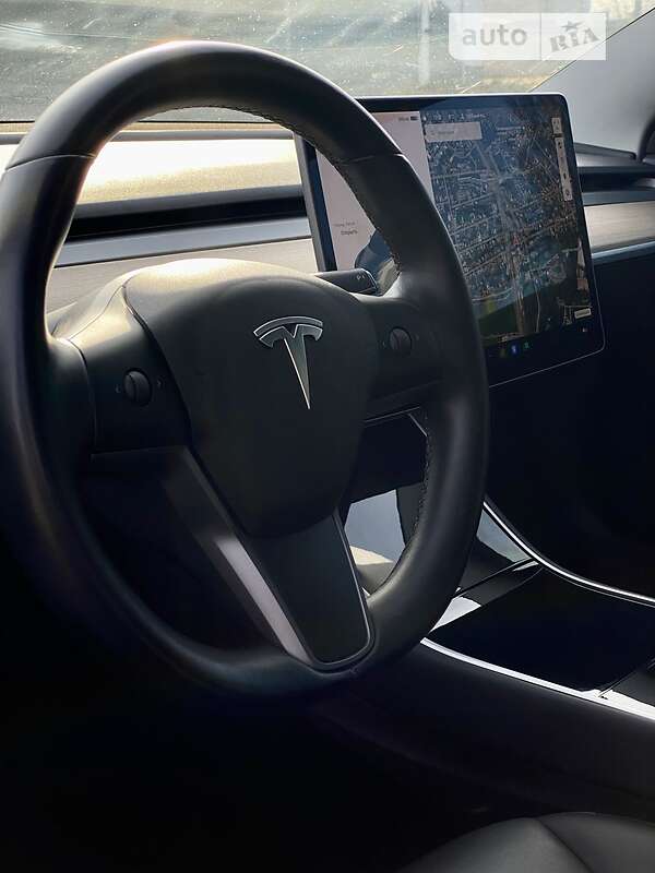 Седан Tesla Model 3 2019 в Харкові