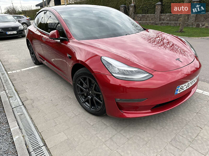 Седан Tesla Model 3 2019 в Львові