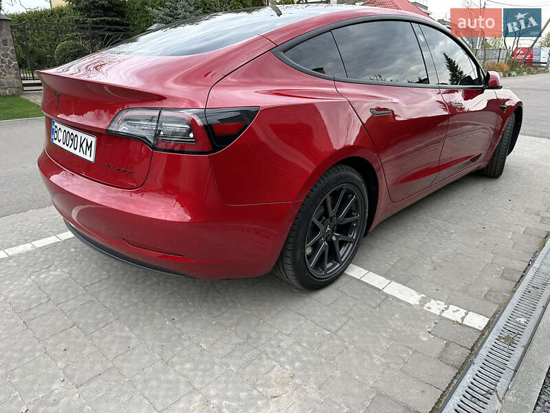 Седан Tesla Model 3 2019 в Львові
