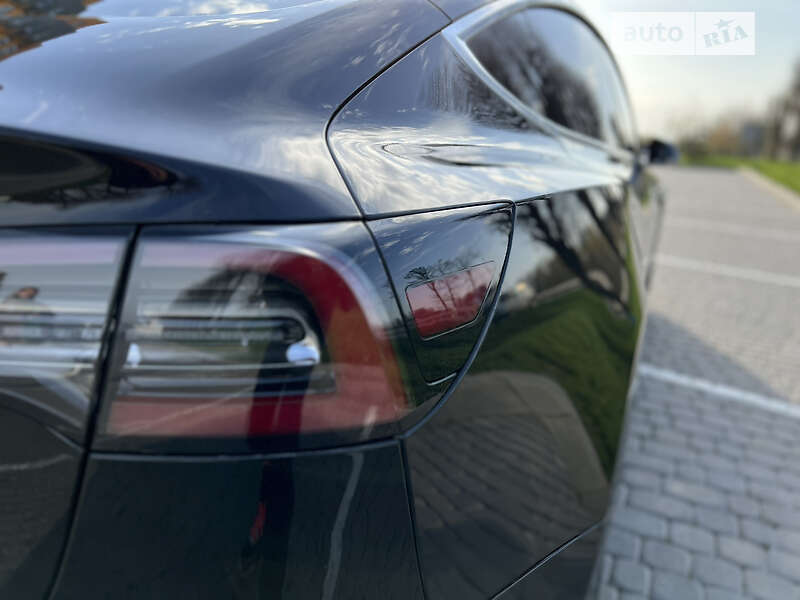 Седан Tesla Model 3 2019 в Виннице