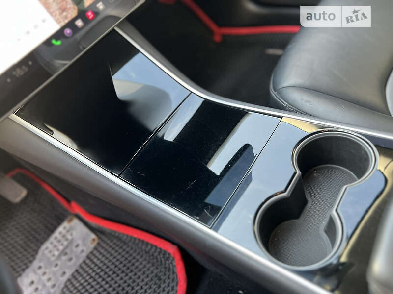 Седан Tesla Model 3 2019 в Виннице