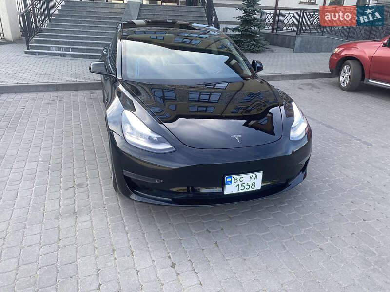 Седан Tesla Model 3 2019 в Шептицькому