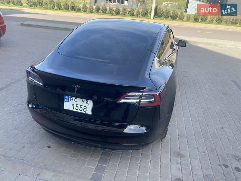 Седан Tesla Model 3 2019 в Шептицькому