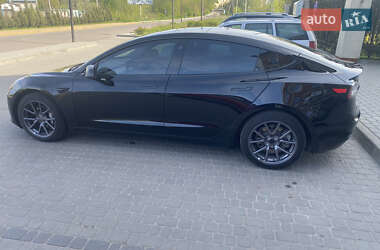 Седан Tesla Model 3 2019 в Шептицькому
