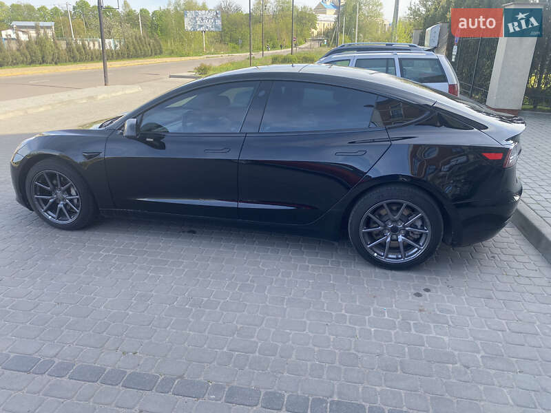 Седан Tesla Model 3 2019 в Шептицькому